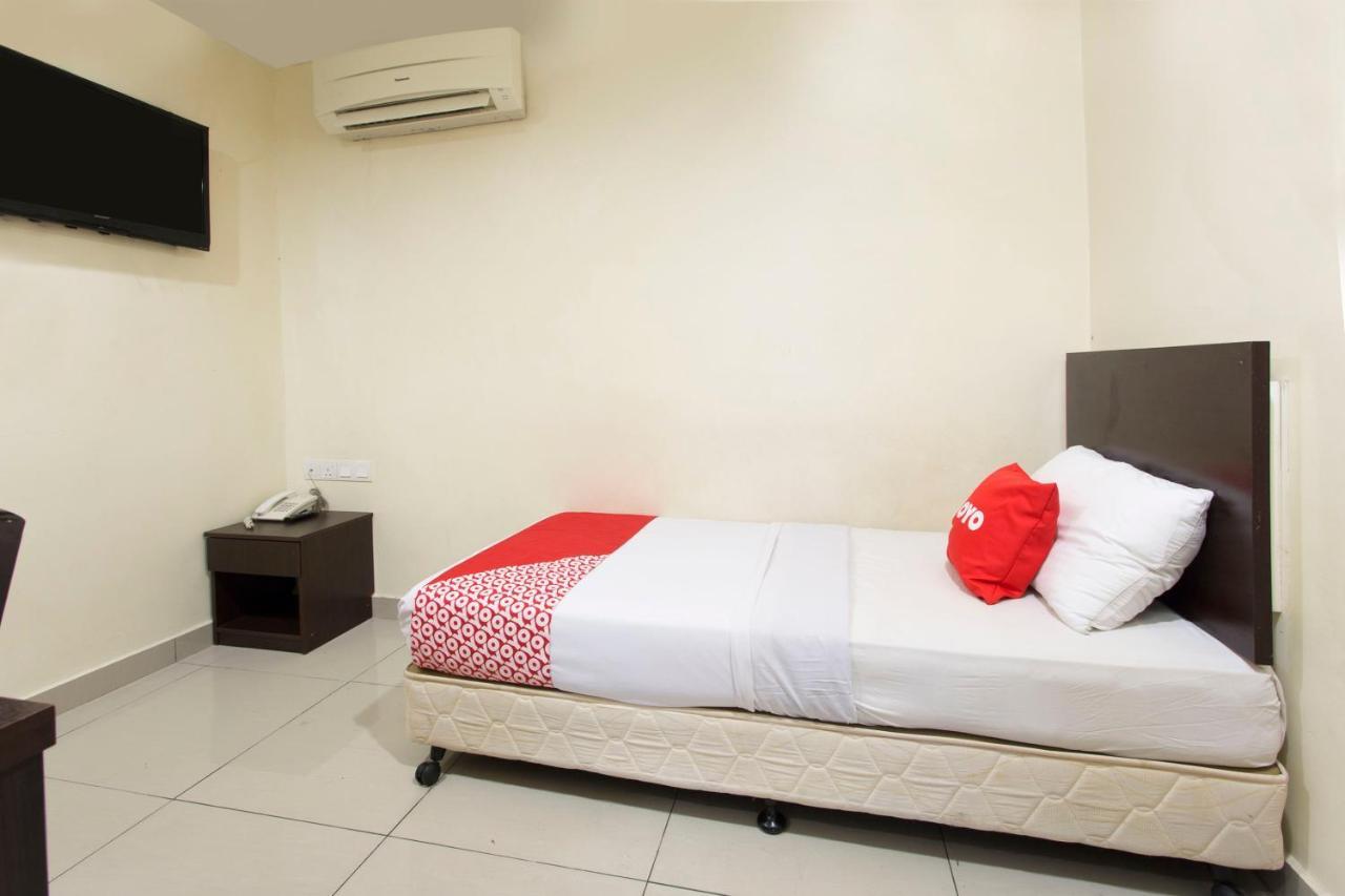 Oyo 89966 Green World Hotel @ Seri Putra Kajang Εξωτερικό φωτογραφία
